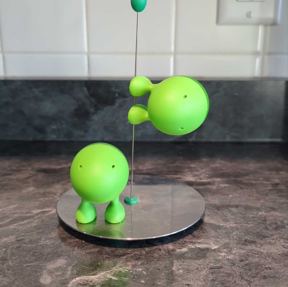 NWOT Stefano Giovannoni Green Lilliput Magnetic Salt & Pepper Shakers